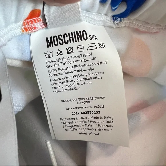 Moschino Refrigerator Magnet Alphabet Graphic Shorts - Picture 7 of 7